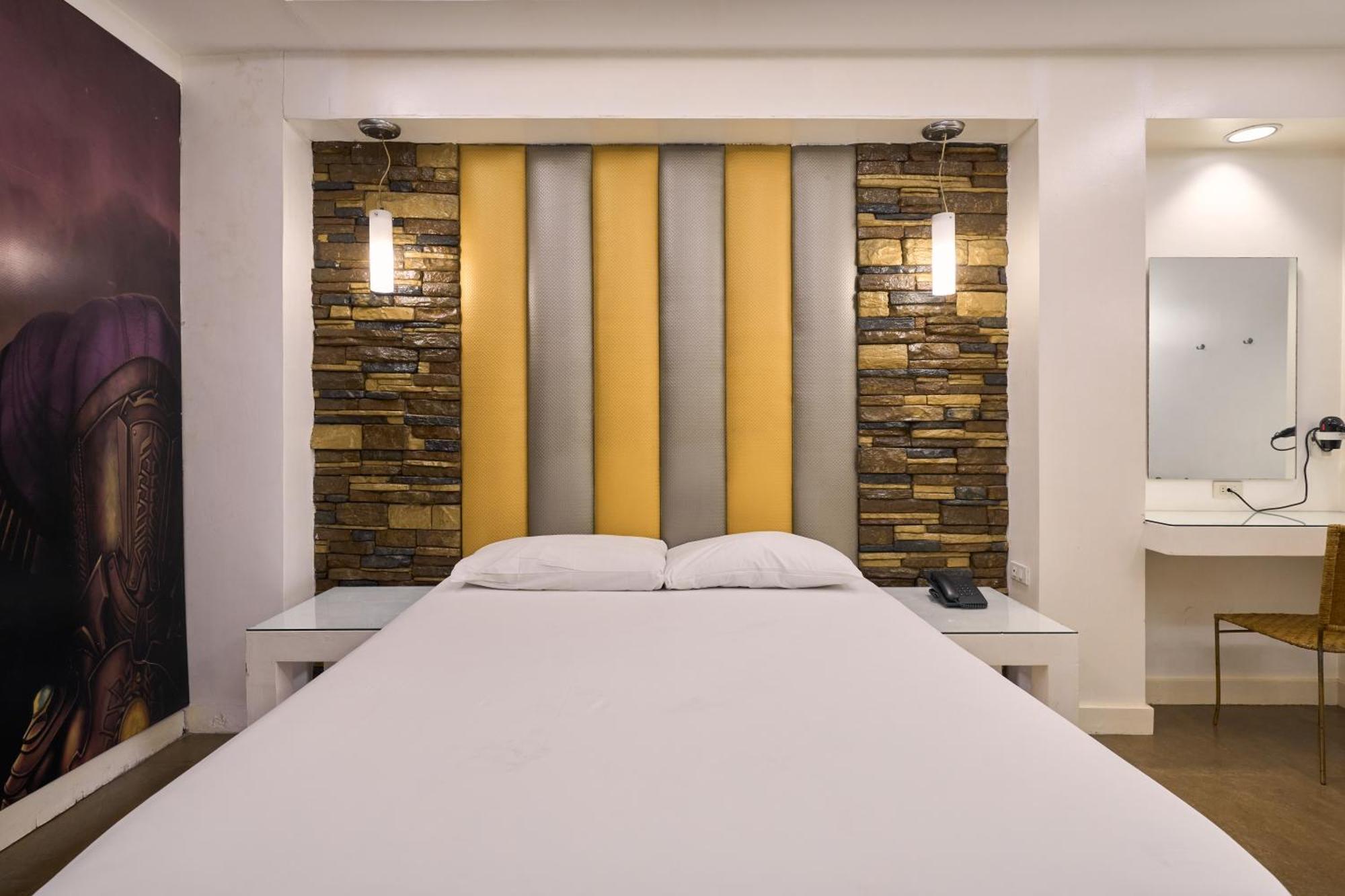 Victoria Court Malabon Hotel Valenzuela Exterior photo